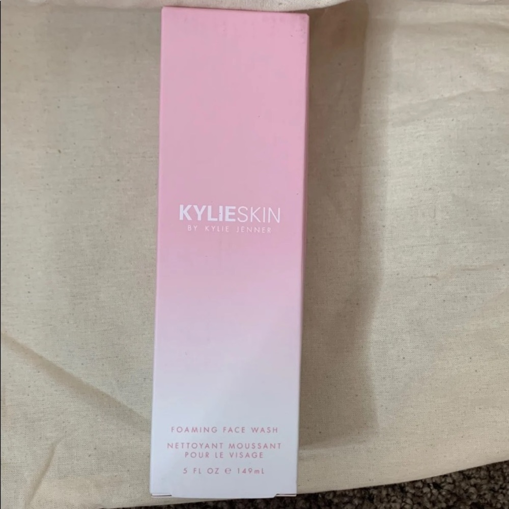 Kylie skin flaming face wash
